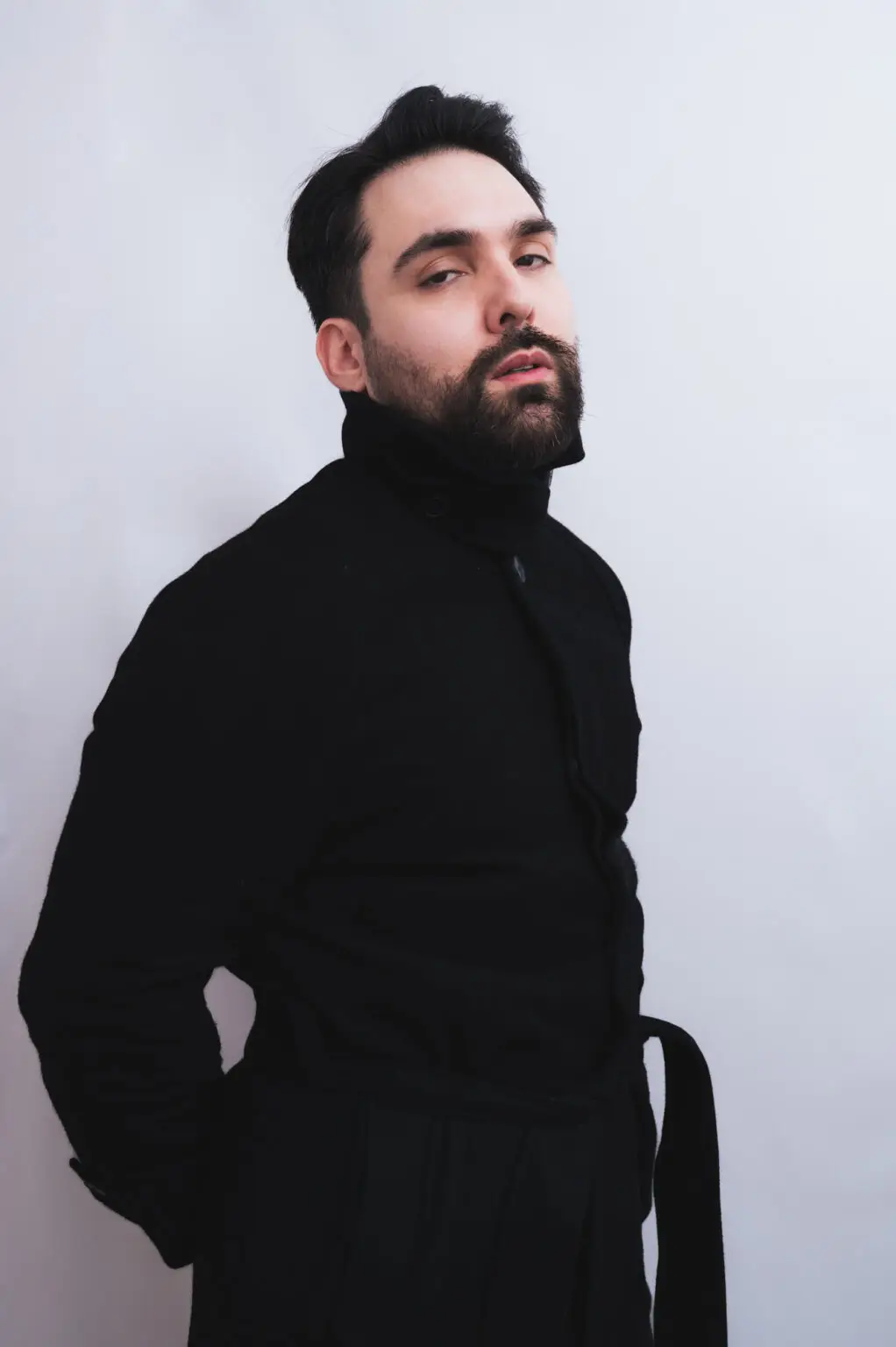 Portrait homme studio type personal branding artiste peintre à Versailles, Paris Ile de France