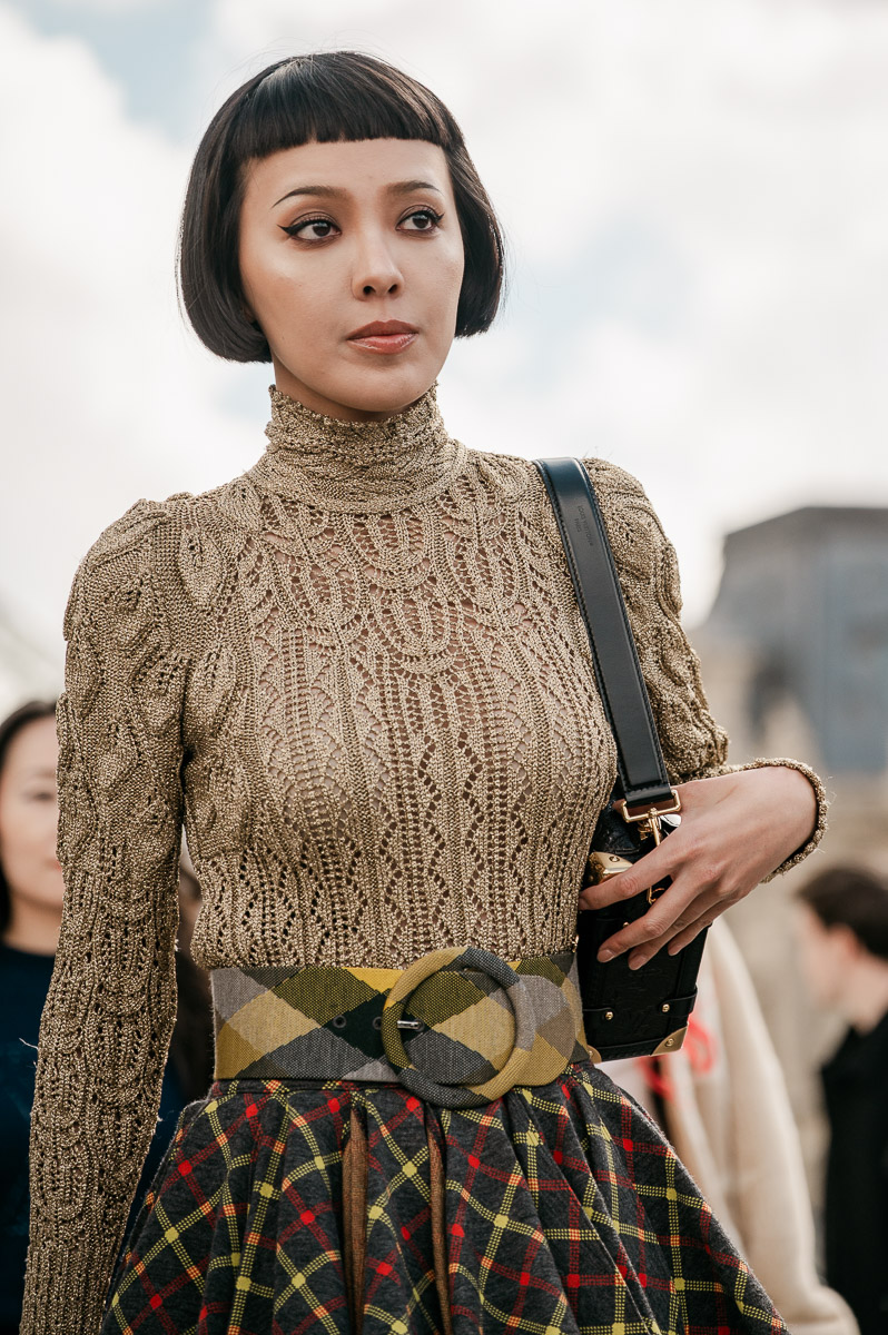 Louis Vuitton bag and jewellery accessory detail, street style Paris Fashion Week 2026 — Carmen-Laura Studio