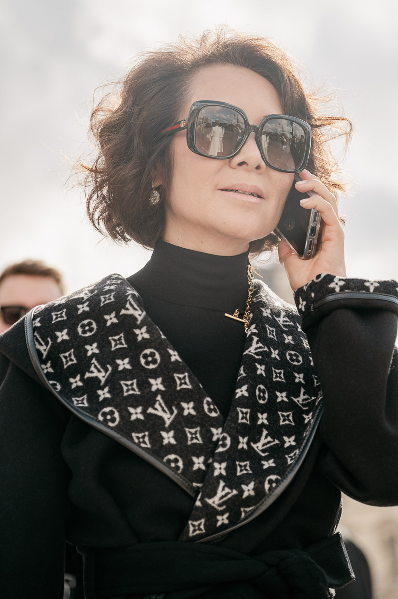 Fashion portrait, street style Louis Vuitton Paris Fashion Week March 2026 — Carmen-Laura Studio