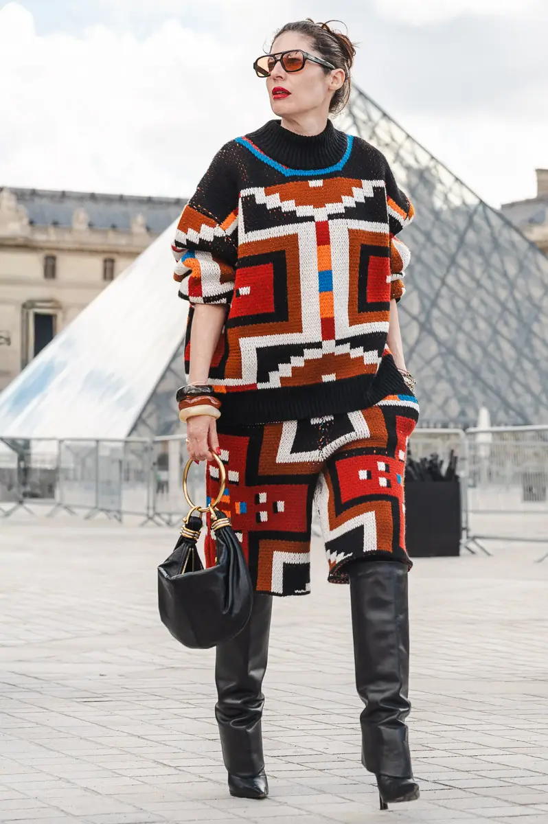 Influencer portrait at Louis Vuitton exit, Paris Fashion Week March 2026 — Carmen-Laura Studio