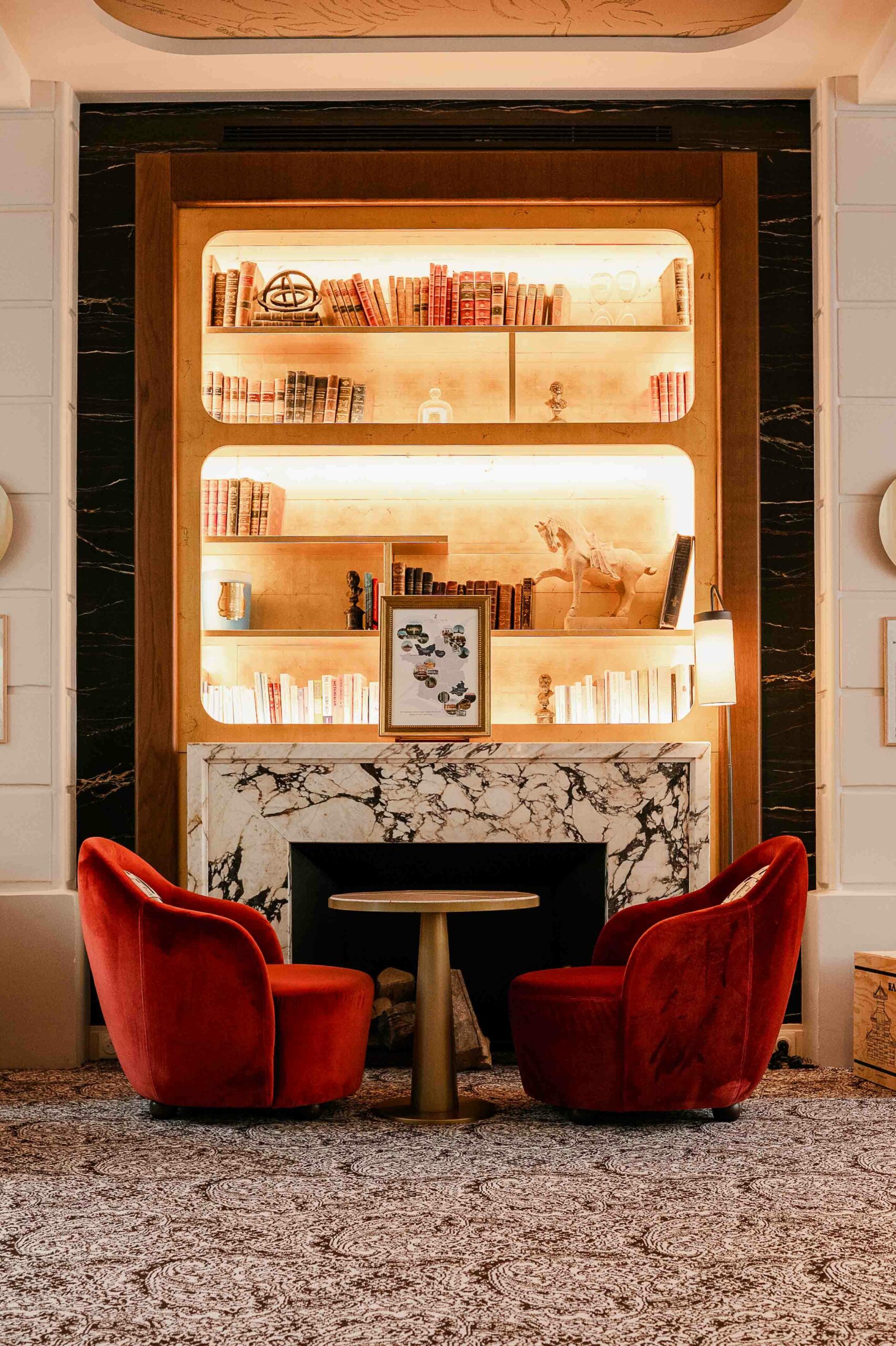 Détail intérieur de l'hôtel — Carmen-Laura Studio, photo personal branding, séance photo portrait professionnel Paris Versailles