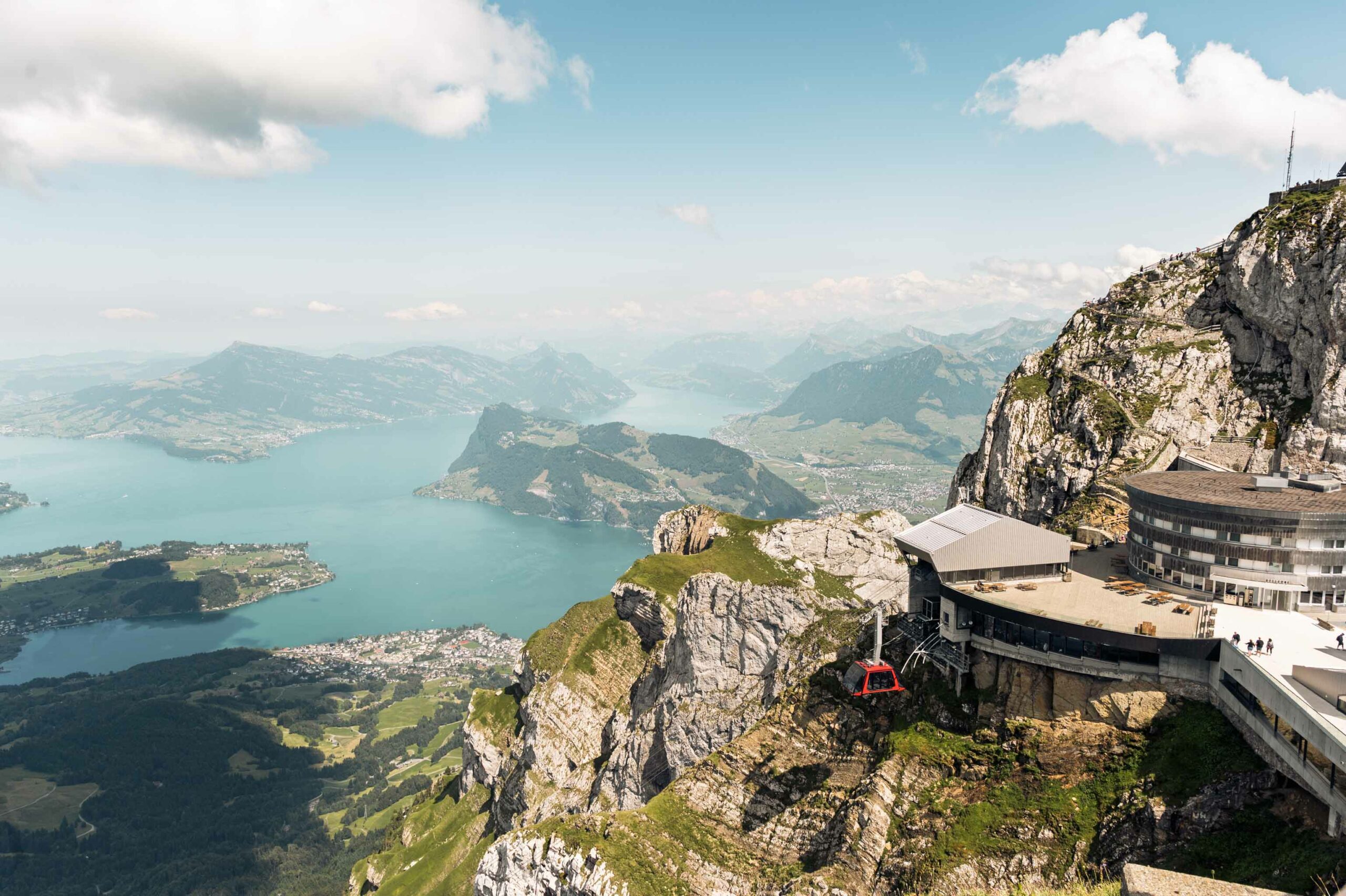L'arrivée au sommet du Pilatus Kulm en télécabine