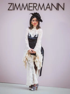 Photographe mode et événementiel present à la Paris Fashion Weekn show Zimmermann